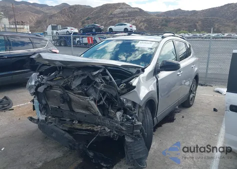 2016 Toyota Rav4 Le z USA, uszkodzony, nr VIN 2T3ZFREV7GW302261